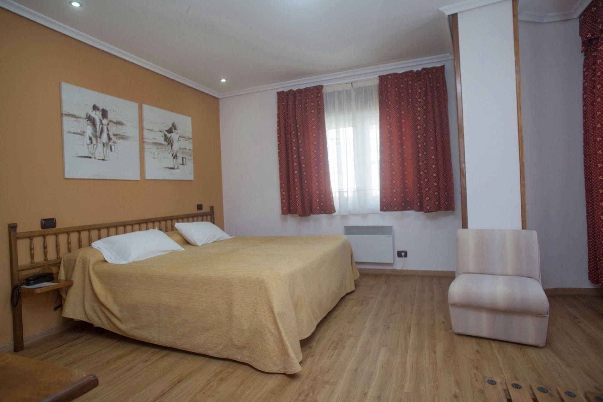 Hospedium Hotel La Marina Costa Da Morte Cee Ngoại thất bức ảnh