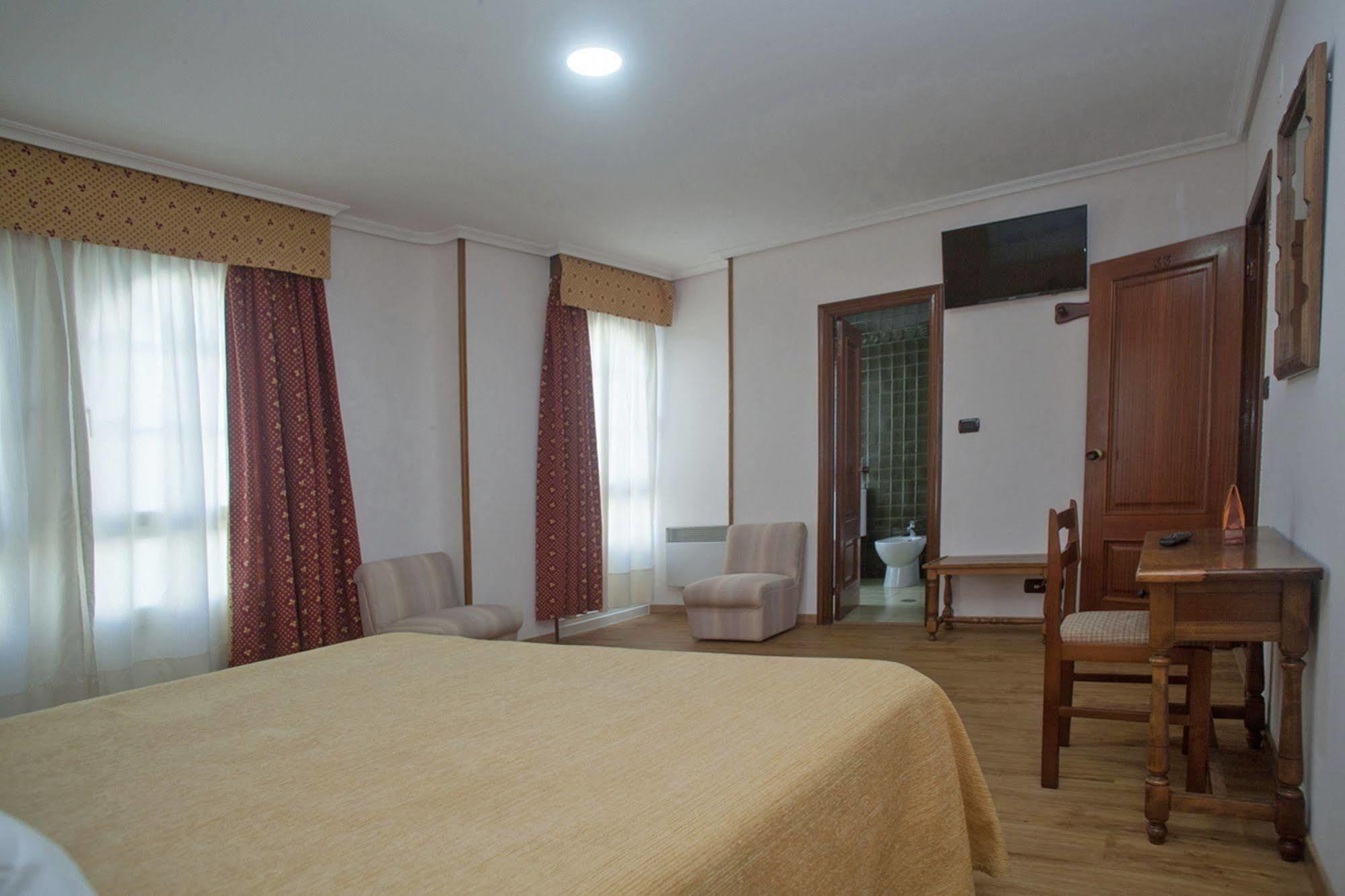 Hospedium Hotel La Marina Costa Da Morte Cee Ngoại thất bức ảnh