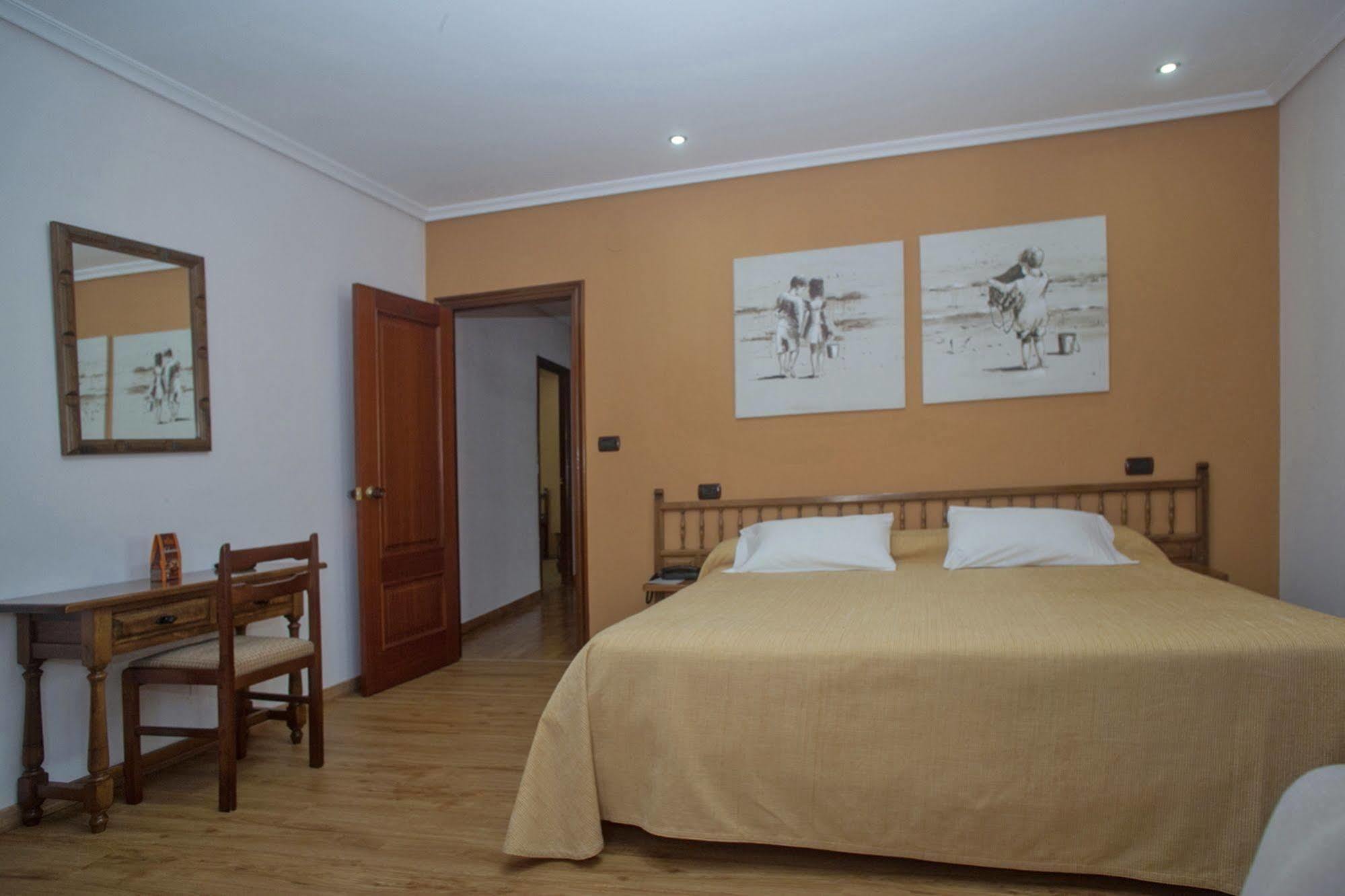 Hospedium Hotel La Marina Costa Da Morte Cee Ngoại thất bức ảnh