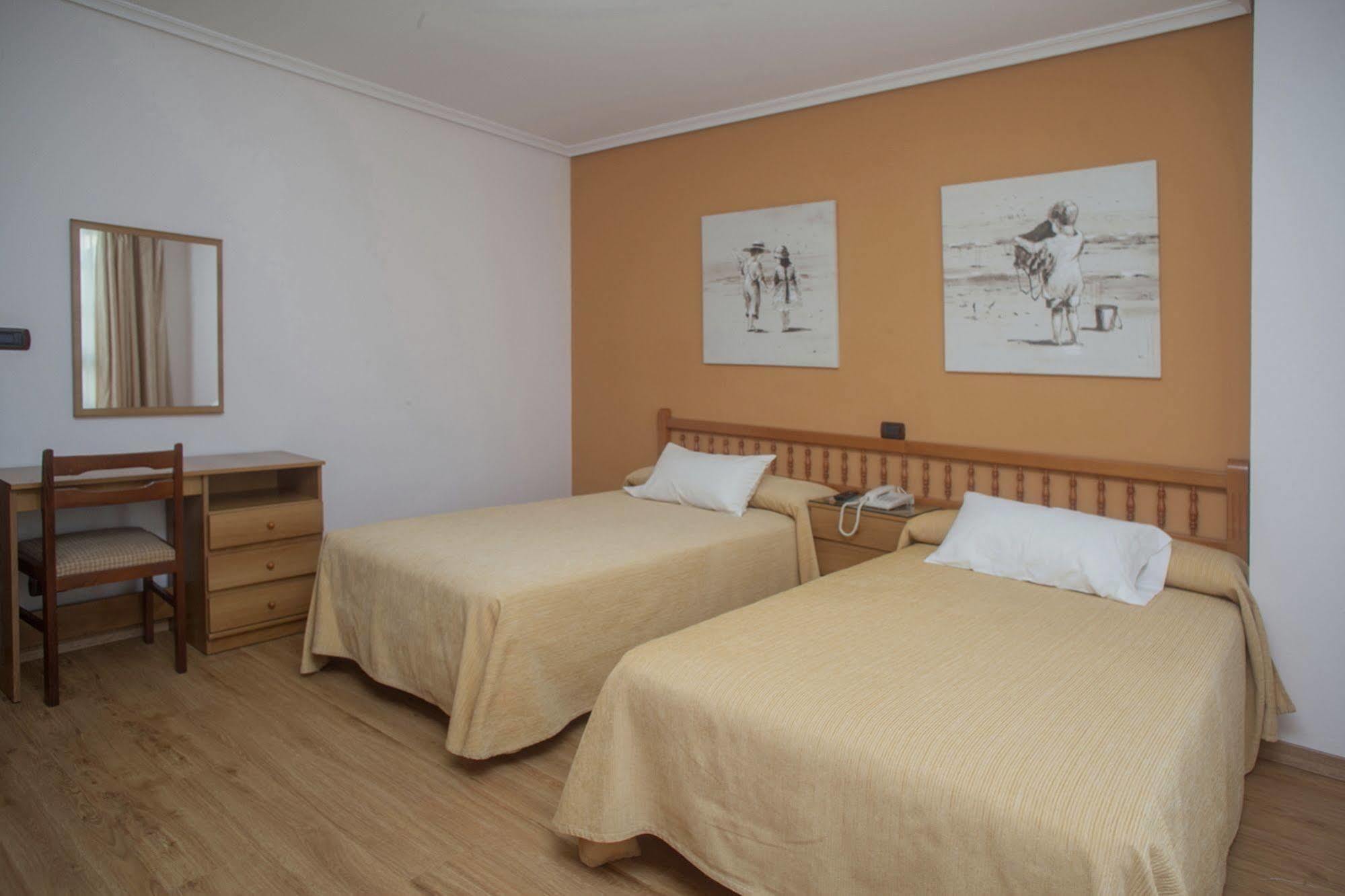 Hospedium Hotel La Marina Costa Da Morte Cee Ngoại thất bức ảnh
