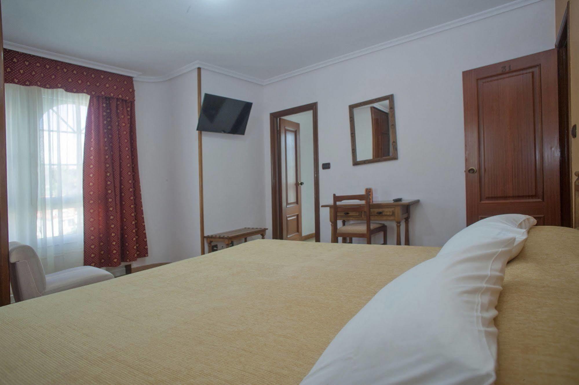 Hospedium Hotel La Marina Costa Da Morte Cee Ngoại thất bức ảnh
