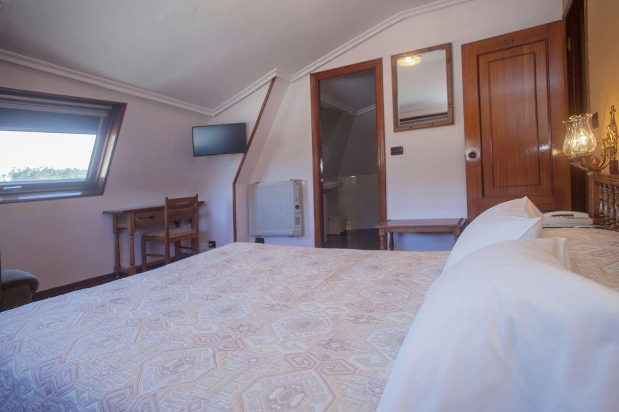 Hospedium Hotel La Marina Costa Da Morte Cee Ngoại thất bức ảnh